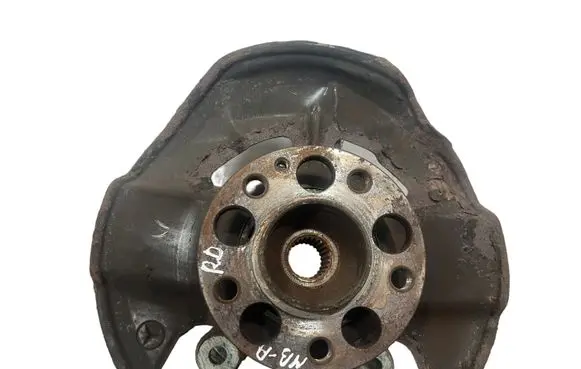 Mercedes-Benz A W169 Front wheel hub 690443