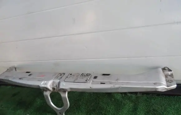 Mercedes-Benz E W210 Top upper radiator support slam panel