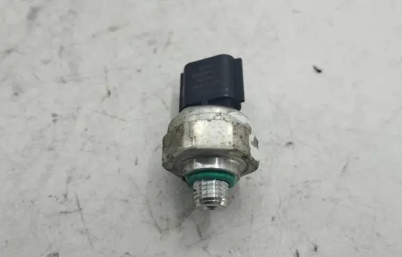 Renault Clio IV Air conditioning (A/C) pressure sensor 921366801R 82CP5001