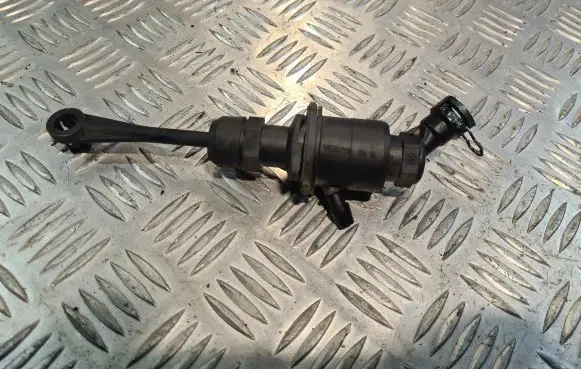 Clutch slave cylinder
