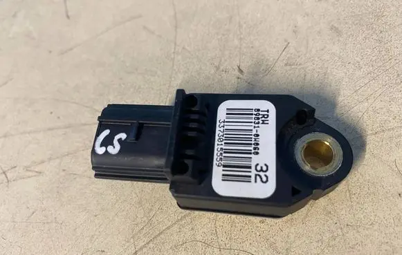 Toyota Avensis T270 Airbag deployment crash/impact sensor 898310W060
