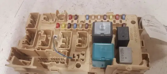 Toyota Avensis T250 Fuse module 82641CA010F
