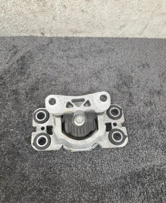 Land Rover Evoque I Engine mount bracket EJ327M121AD