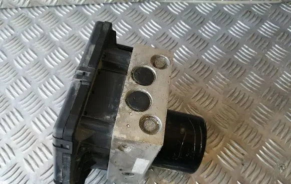 Mercedes-Benz C W203 ABS Pump A0044310512 A2035451632