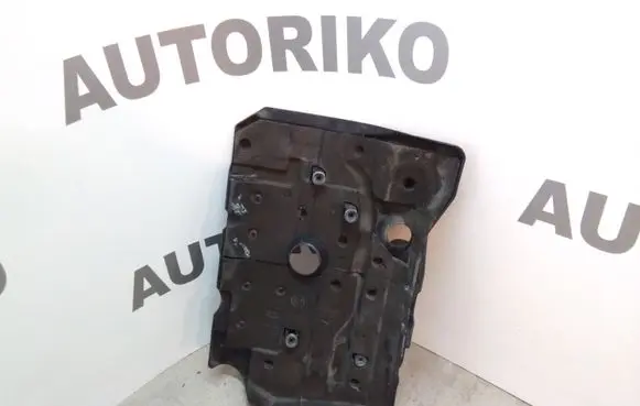 Toyota Corolla Verso E121 Engine cover (trim)