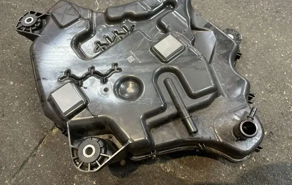 BMW 3 G20 G21 AdBlue liquid reservoir 7418879