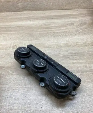 Volkswagen Golf V Climate control unit 74677530