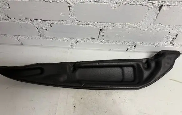 Dodge Challenger Fender foam support/seal 2942