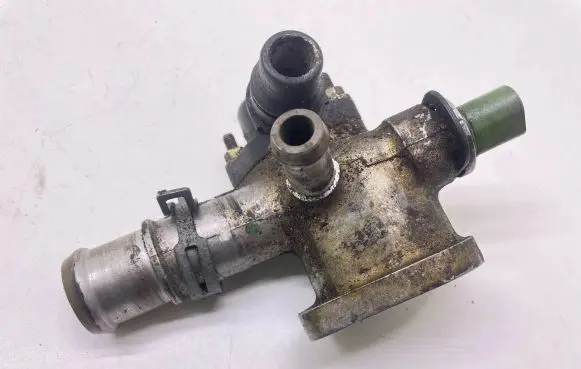 Audi A6 S6 C5 4B Engine coolant pipe/hose 038121133A
