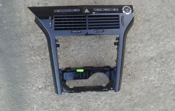 Opel Astra H Radio/GPS head unit trim 13100112
