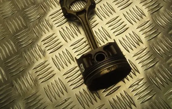 Suzuki Swift I Piston with connecting rod 70HG BV515