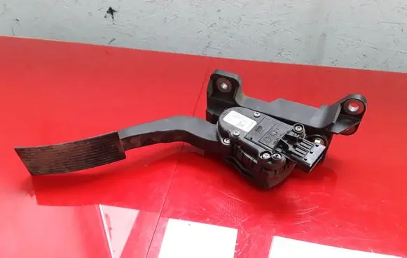 Nissan Navara D40 Accelerator throttle pedal 18002EB400 6PV93390102