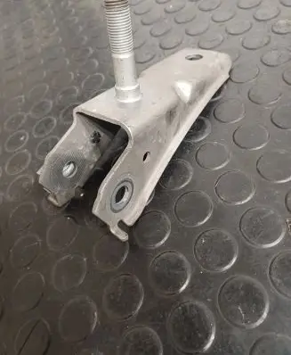 BMW 7 F01 F02 F03 F04 Engine mounting bracket