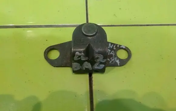 Lancia Beta Tailgate lock loop/hook striker 