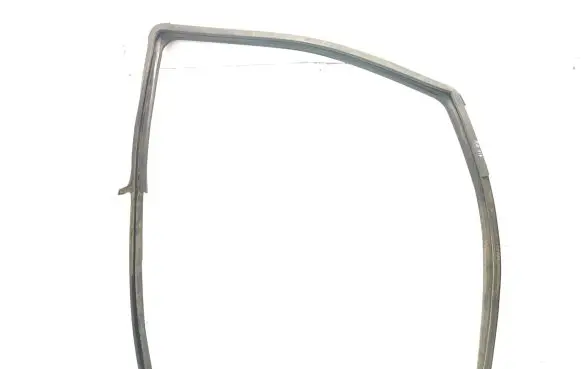 Nissan Pathfinder R51 Rubber seal front door (on door) 