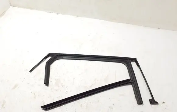 Renault Scenic E-Tech V Rubber seal rear door 823309353R