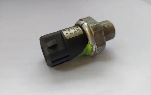 Audi A4 S4 B5 8D Air conditioning (A/C) pressure sensor 8D0959482B