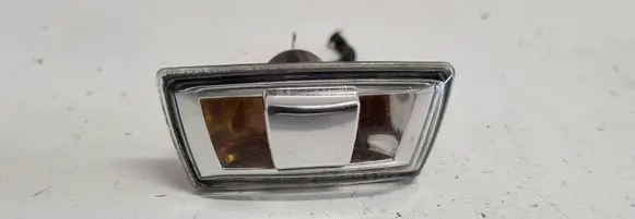 Opel Zafira B Front fender indicator light 