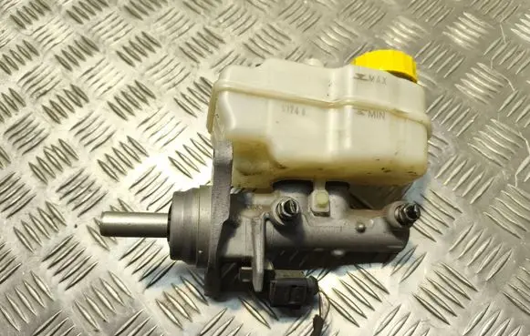 Master brake cylinder