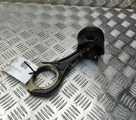 Mercedes-Benz ML W166 Piston A6420300518 A6420305220