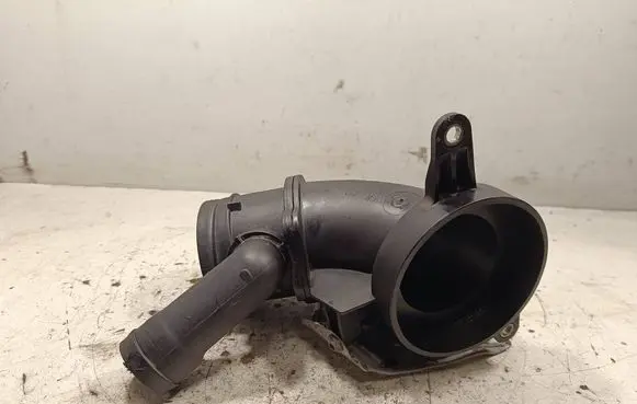 Audi SQ7 Air intake hose/pipe 057129637Q