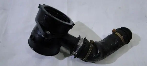 Ford Kuga II Intercooler hose/pipe AV616C784AF