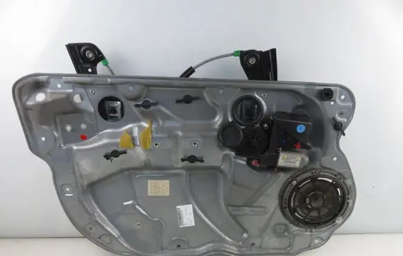 Volkswagen Polo IV 9N3 Front door window regulator with motor 6Q2959802A 6Q4837755