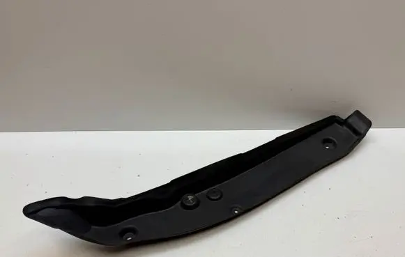 Mercedes-Benz C W205 Fender end trim A2138890300