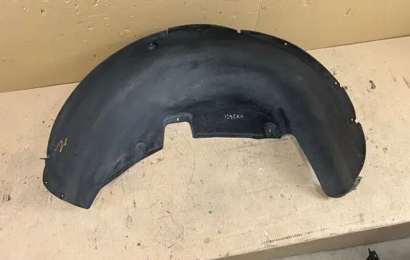 Porsche Cayenne (9PA) Rear arch fender liner splash guards 7L5810969