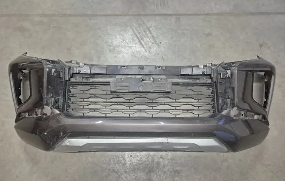 Mitsubishi L200 Front bumper 6400J272ZZ 6400J790ZZ