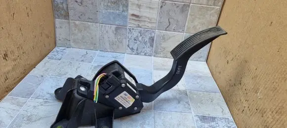 Hyundai Sonata Accelerator throttle pedal 327263K100
