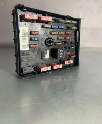 Volkswagen PASSAT B6 Fuse module 3C0937125 63592777