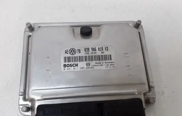 Volkswagen PASSAT B5.5 Engine control unit/module 038906019KD