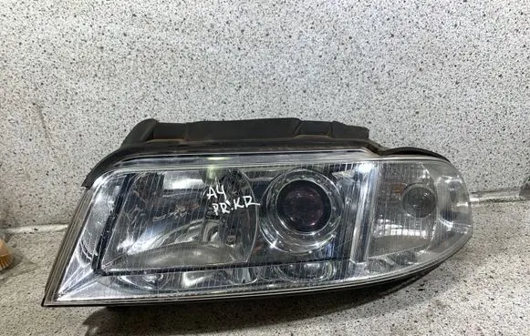 Audi A4 S4 B5 8D Headlight/headlamp 8D0941003AM