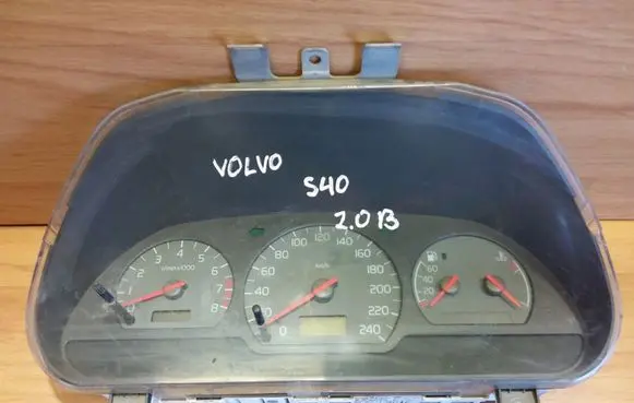 Volvo S40, V40 Speedometer (instrument cluster) 3082239104