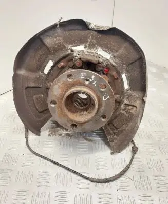 BMW X5 E70 Rear wheel hub 6770984 A3560