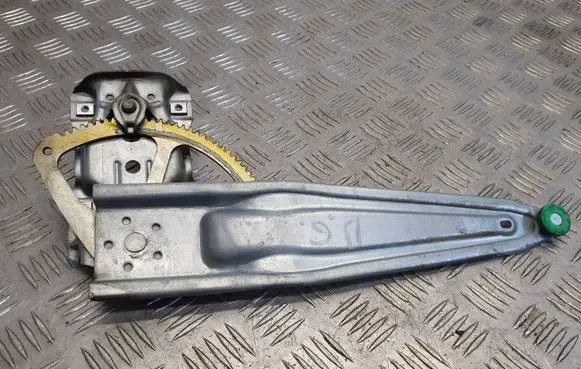 Rear door manual window regulator