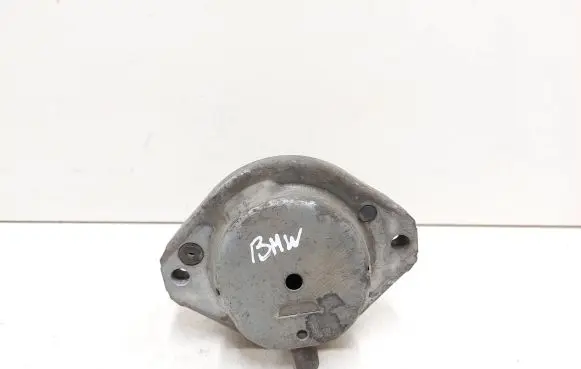 BMW 5 E60 E61 Engine mount bracket 6761091 586311F 676109104