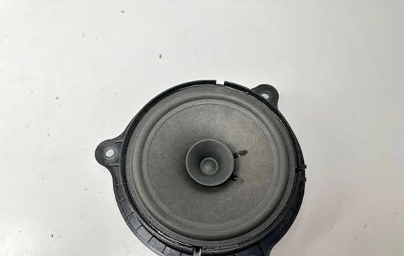 Nissan Qashqai Front door speaker
