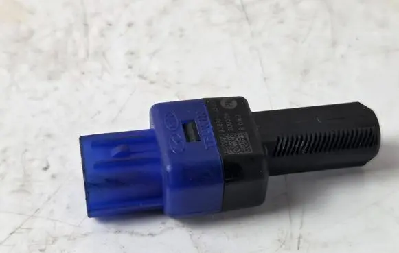 Hyundai Ioniq Brake pedal sensor switch 93810J3000 200526 B0169