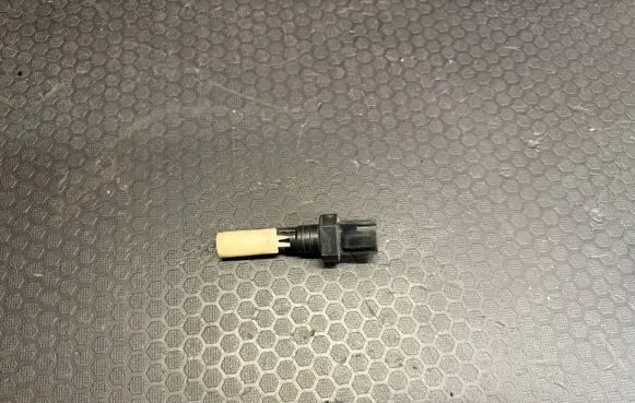 Ford Mondeo Mk III Windshield washer fluid level sensor 0023935