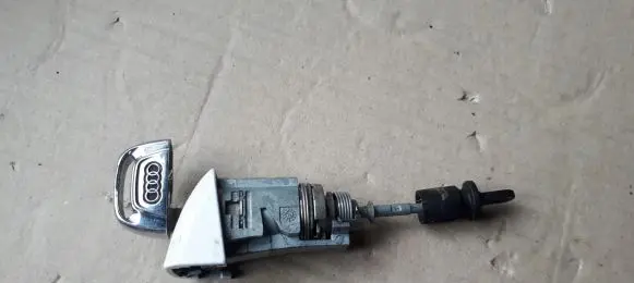 Audi Q5 SQ5 Front door lock (next to the handle) 8R1837167B