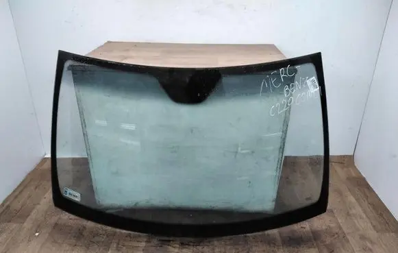 Mercedes-Benz Vito Viano W638 Front windscreen/windshield window 