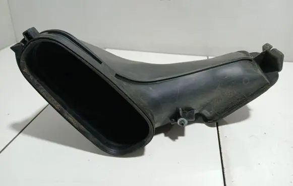 BMW 7 E65 E66 Air intake duct part 8379956