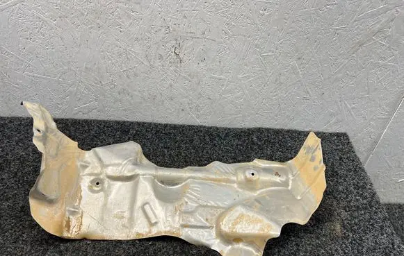 BMW X1 U11 Heat shield in engine bay 6891026