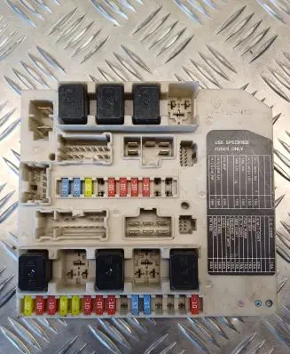 Nissan Note (E11) Fuse module 284B7AX62A R1885