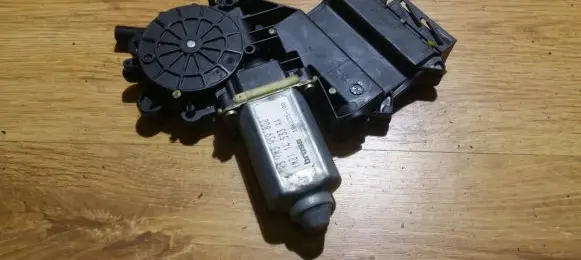 Seat Alhambra (Mk1) Front door window regulator motor ym2114533aa tr37m3959802