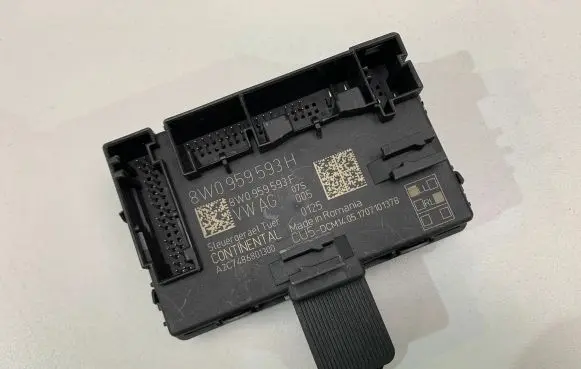 Audi A5 Door control unit/module 8W0959593H