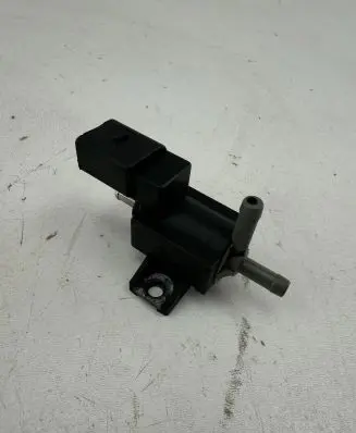 Volkswagen Scirocco Turbo solenoid valve 06F906283F