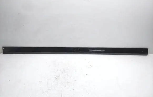 Volvo V70 Front door trim (molding) 08693518